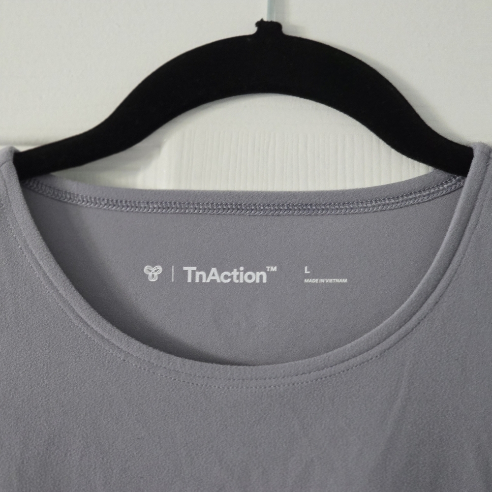 ARITZIA TNA Women's Gray Sleeveless Tank. - Picture 2 of 6